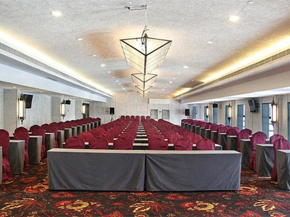 Kingtown Hotel Hongqiao Shanghai Exterior photo