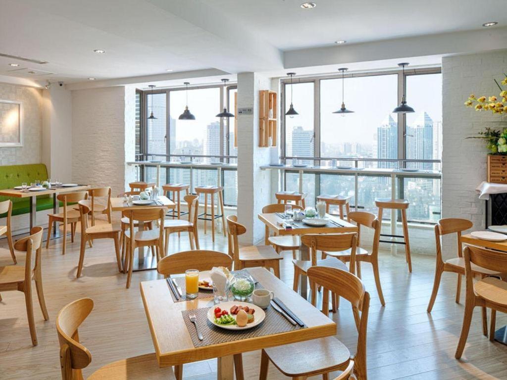Kingtown Hotel Hongqiao Shanghai Exterior photo