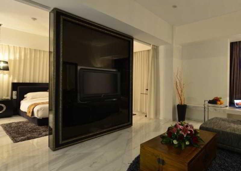 Kingtown Hotel Hongqiao Shanghai Exterior photo